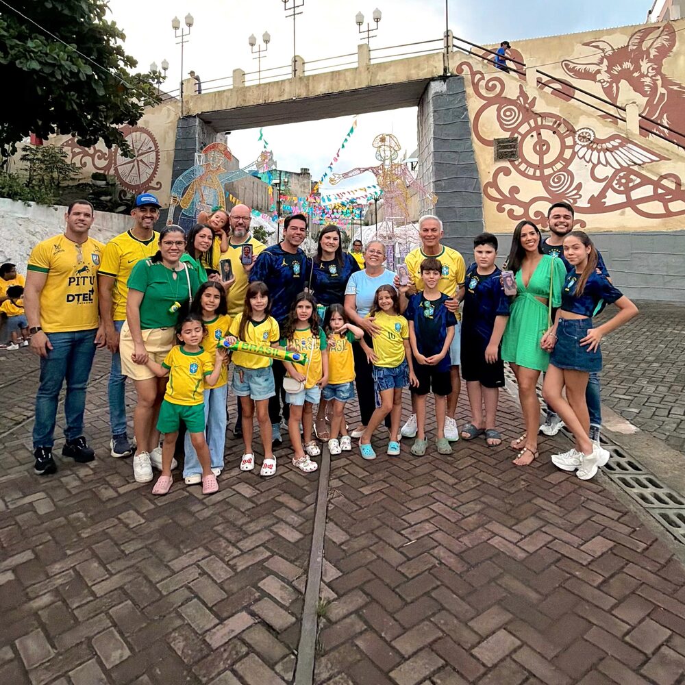Publicação: Túlio Arruda com moradores em evento de rua